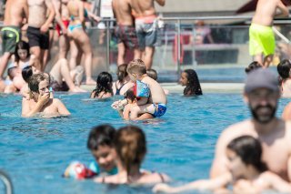Il fera à nouveau très chaud au Tessin ces prochains jours. Ici, des baigneurs à Lugano en juin 2022. (archives)